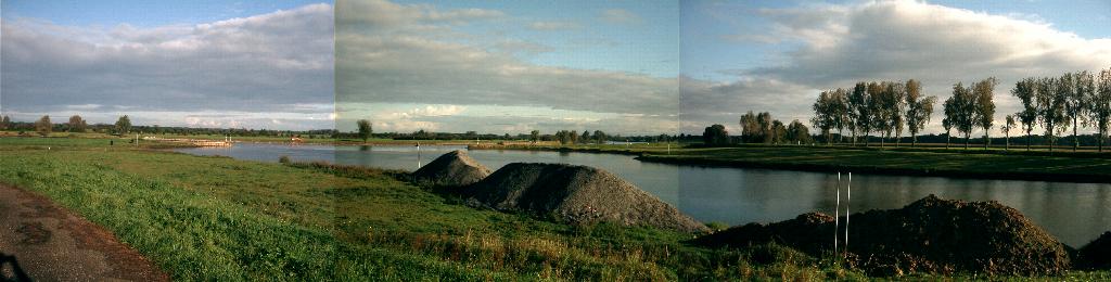 Landscape-view from NW to NE, in front the canal, behind it the river IJssel